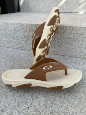 Sandalia Oakley  Bege
